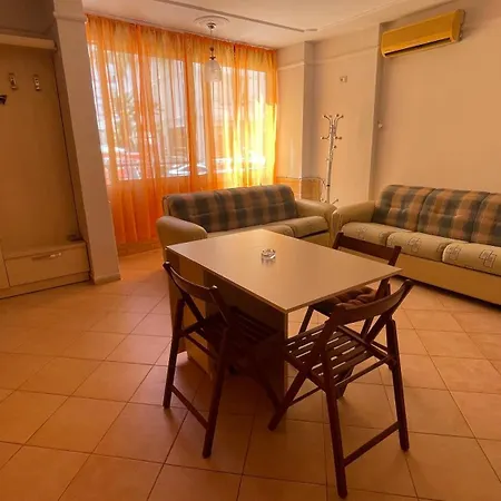 Kevin Apartment Golem (Tirana)
